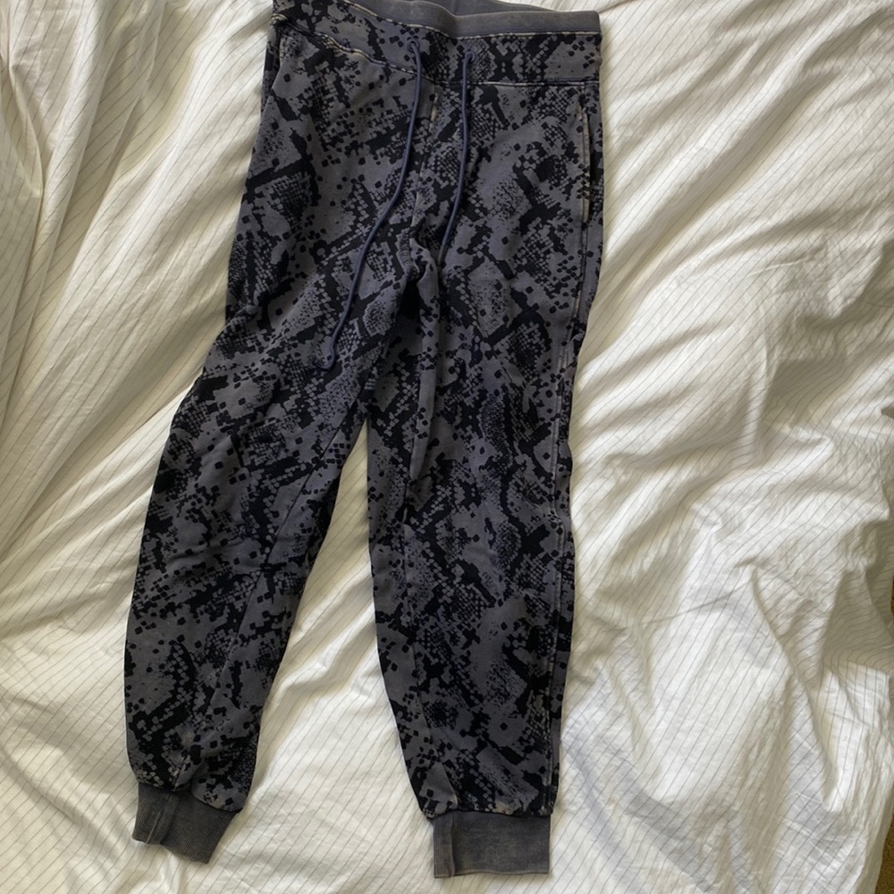 Joy Lab woman’s XS joggers. Gray/black. (Used once/good condition)